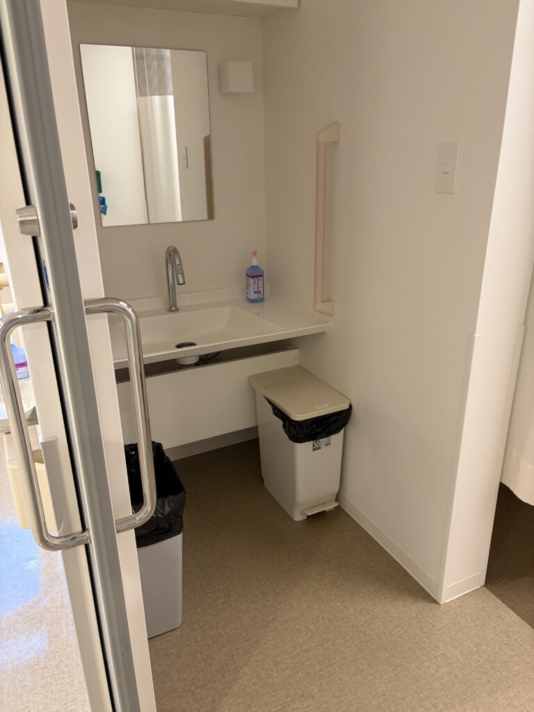 手稲渓仁会病院 大部屋 病室の洗面台
